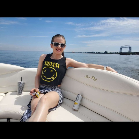 Meet your Posher, Amanda - Picture 2 of 5